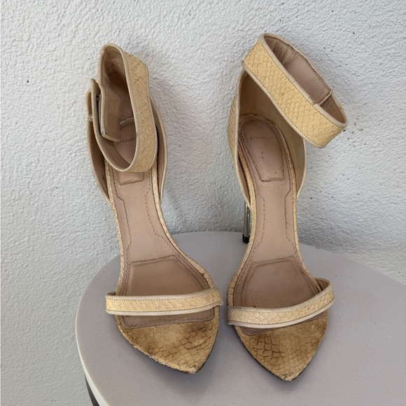 Givenchy Shark Lock Python Heels - Picture 4 of 8